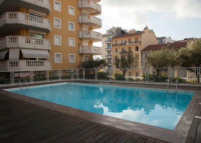 Apartment With Swimming Pool 80 Meters Near The Nice