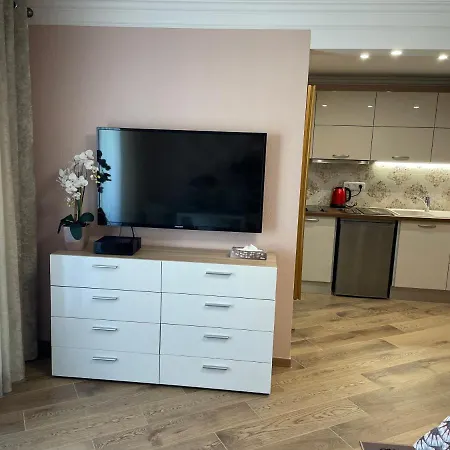 Apartment With Swimming Pool 80 Meters Near The