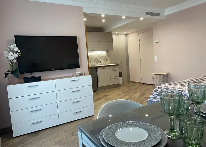 With Swimming Pool 80 Meters Near The شقة