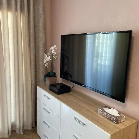 Apartment With Swimming Pool 80 Meters Near The