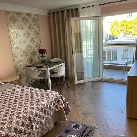 Apartment With Swimming Pool 80 Meters Near The