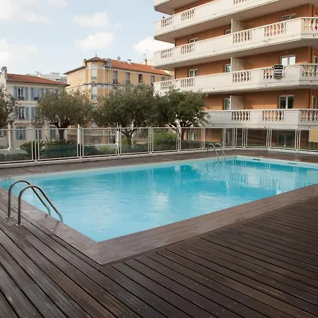 With Swimming Pool 60 Meters Near The Appartement Nice